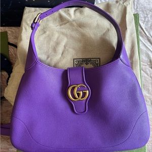 Gucci Aphrodite medium shoulder bag in Purple